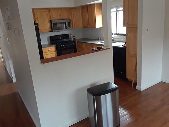 4th image of 115 Armstrong Ave