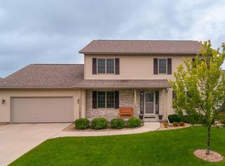 1391 Circle Dr, Sun Prairie, WI 53590