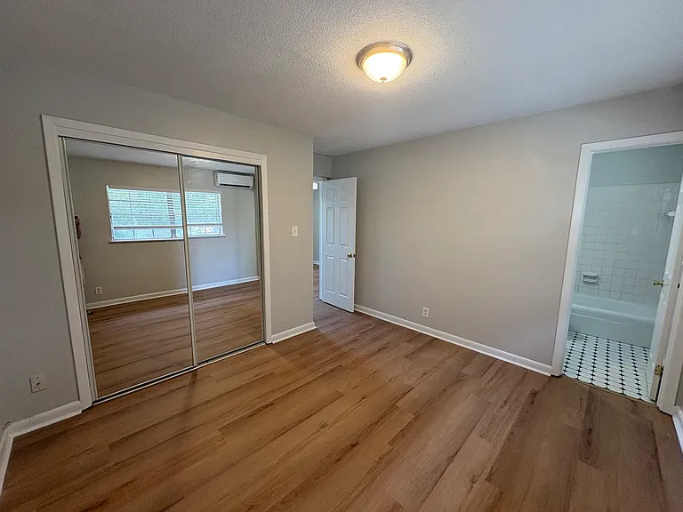 Tara House West Apartments — Photo 9