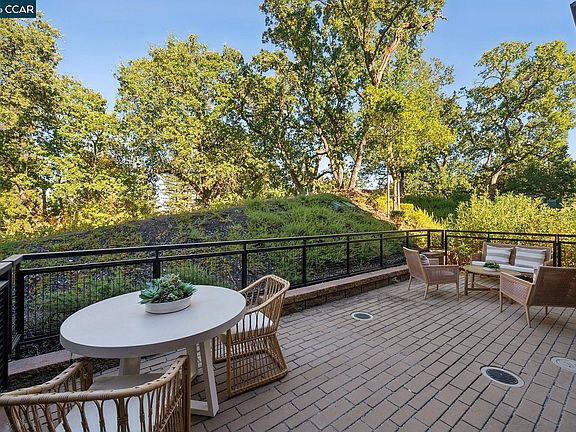 5th image of 25 Woodbury Highlands Ct #21