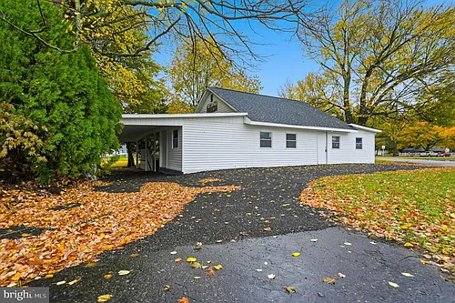 667 S Broadway Photo 1