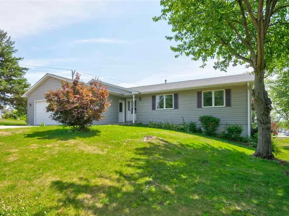 1313 Ashley Dr, Iowa City, IA 52246