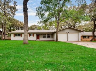 525 Circleview Dr S, Hurst, TX 76054