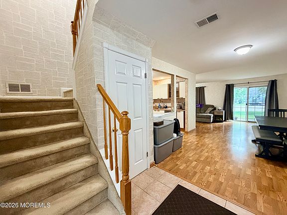 3rd image of 743 Banyan Ct