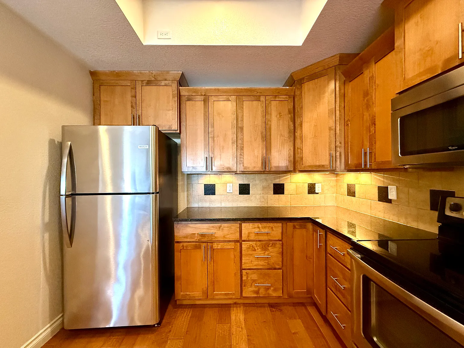2 bed, 1168 sqft, $2,448 — Photo 2