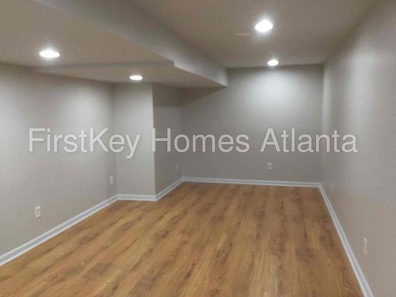 3rd image of 4816 Cove Dr