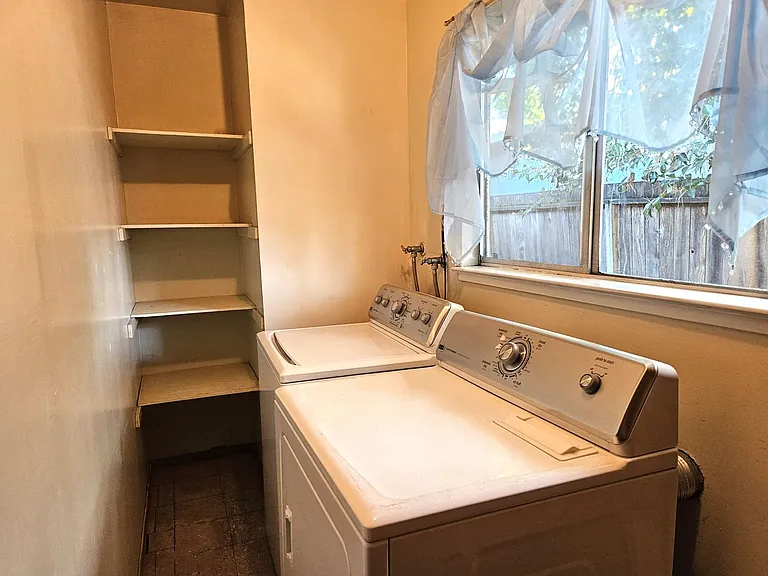 487 N Rengstorff Ave #A — Photo 18