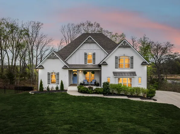 230 Amana Dr, Lebanon, TN 37087