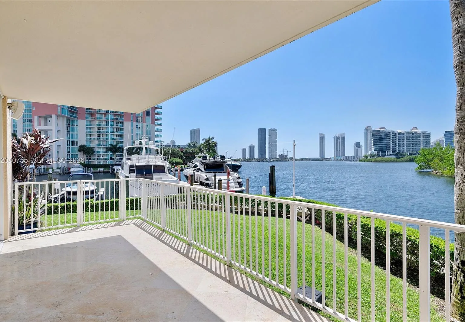 Aventura Marina Condo Num — Photo 1