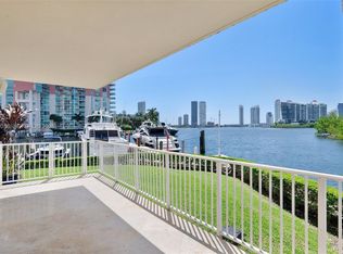 3330 NE 190th St APT 114, Miami, FL 33180