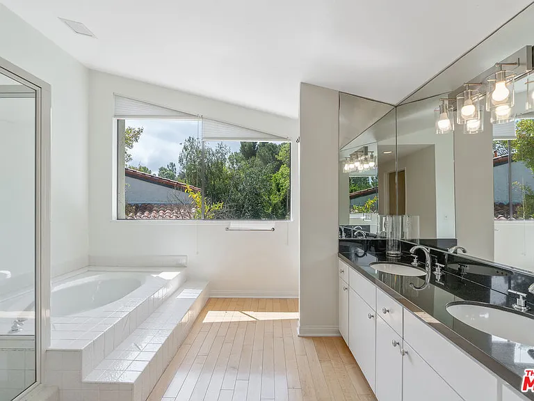 23454 Park Hermosa — Photo 23