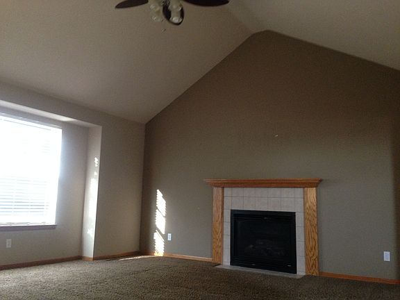 3rd image of 2712 E Chestnut Dr