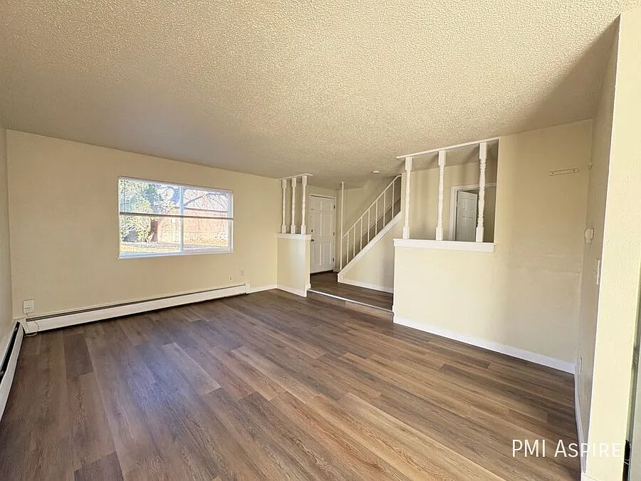 2 Bedroom 1.5 Bath Townhouse Style Apartment — Photo 3