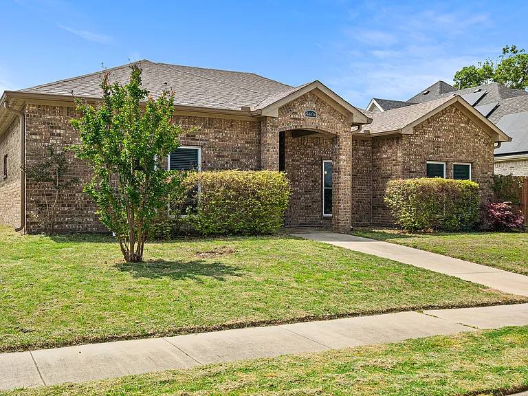 8406 Willowbrook Dr — Photo 2
