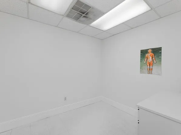 586 Kearny Avenue image 21 of 26