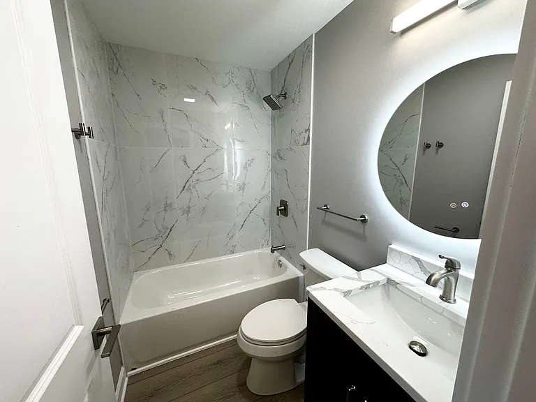 Loyola Beach Apartments — Photo 41