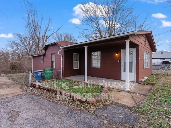 9746 Diamond Dr, Saint Louis, MO 63137