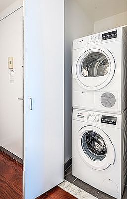 4th image of 610 W 42nd St #S38f