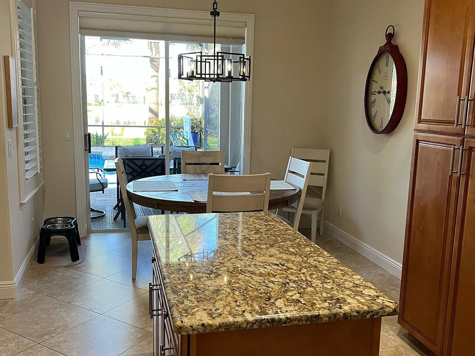 3 bed, 2.5 bath, 2389 sqft, $9,000 — Photo 3