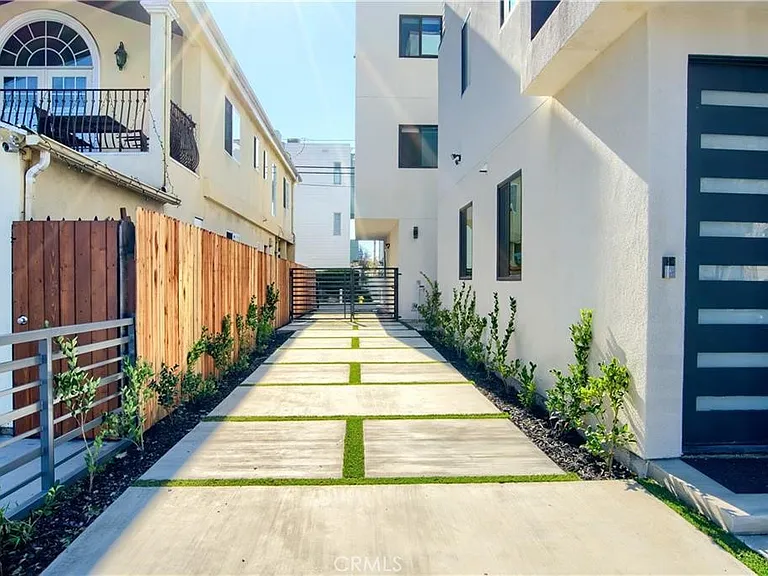 4455 S Slauson Ave — Photo 2