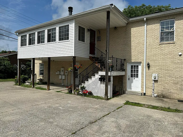 415 Ridgewood Ln #2 — Photo 1