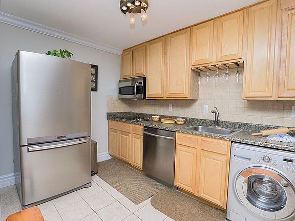 2nd image of 1279 Guelbreth Ln APT 304