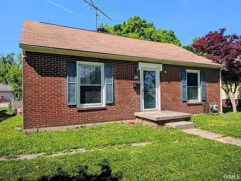 636 W University Ave — Photo 18