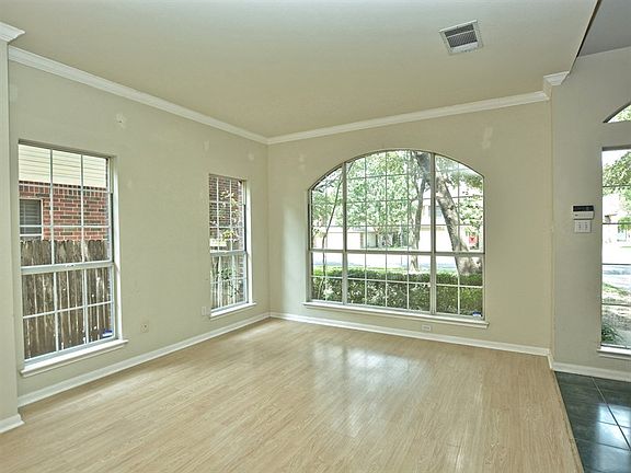 5th image of 1133 Oaklands Dr