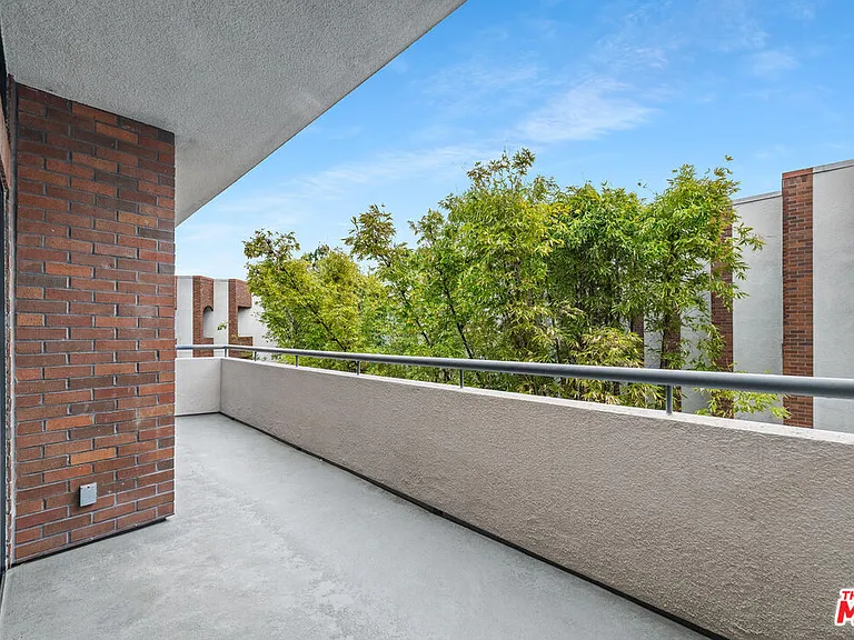 200 N Swall Dr #9 — Photo 16