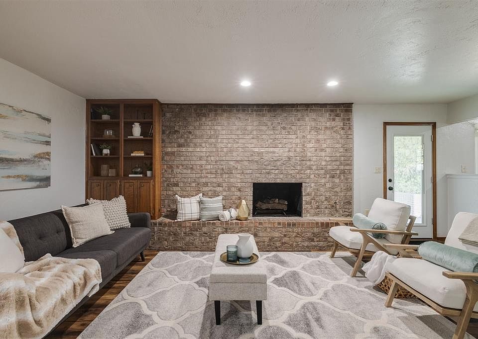 1st image of 205 Woodside Dr