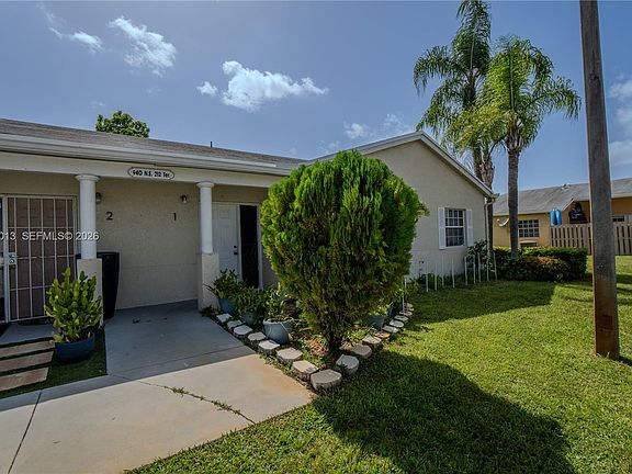 4th image of 940 NE 212th Ter APT 1