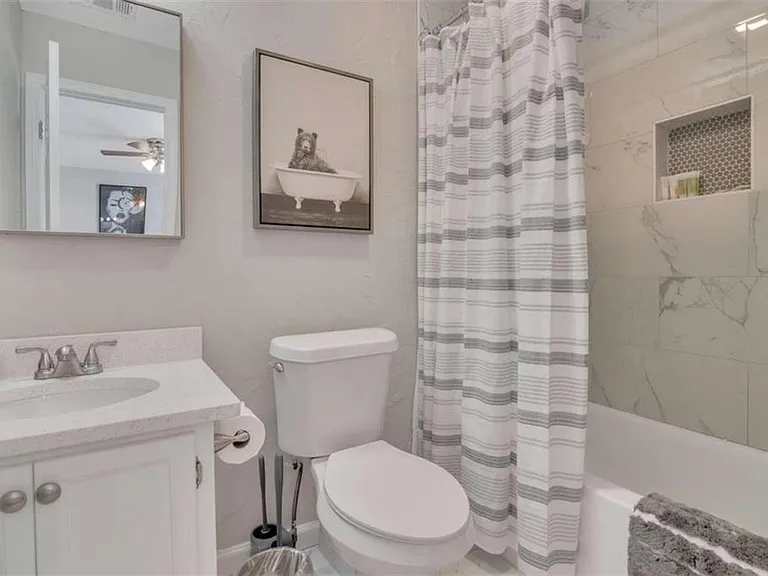 2101 Valley Oaks Dr SE — Photo 17