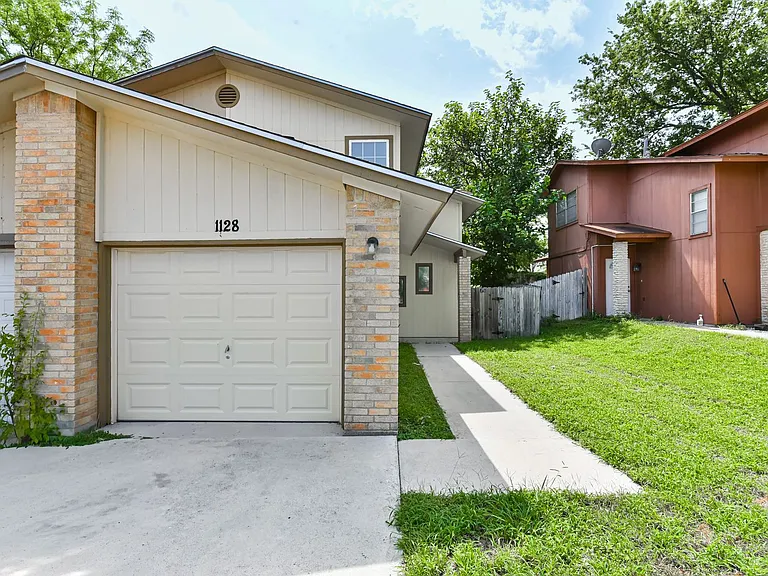 1128 Royal Crest Dr — Photo 5