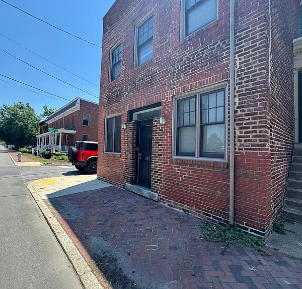 101 W Jackson St — Photo 8