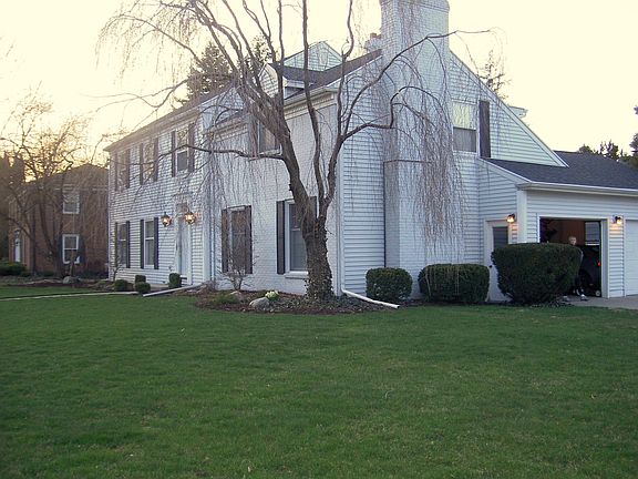2nd image of 1047 Pebblebrook Ln