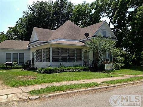 1st image of 850 E Waco Ave