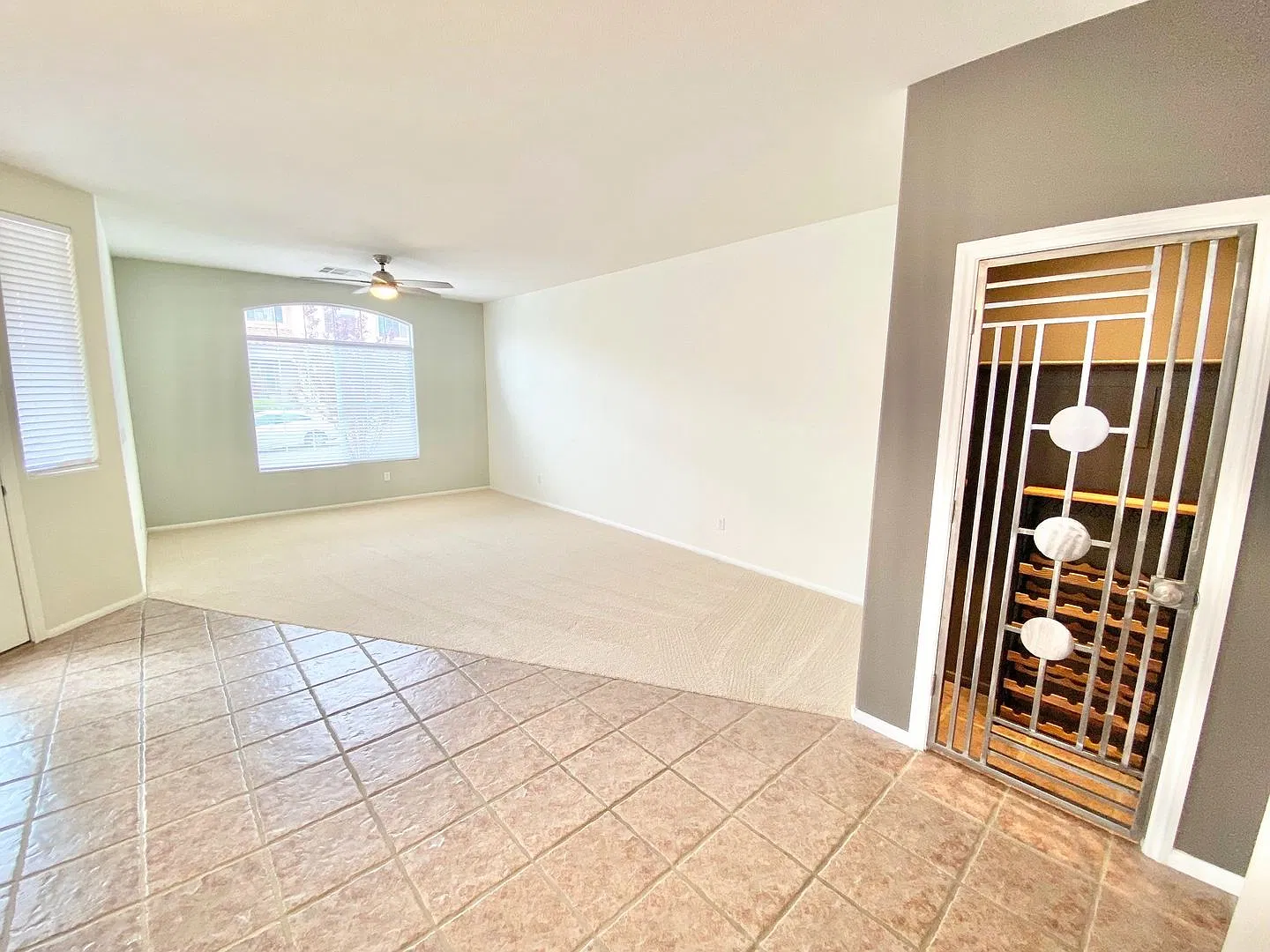 Stunning Single-Family Home One Story 3 Bedroom 2 Full Bath Located In Summerlin — Photo 2