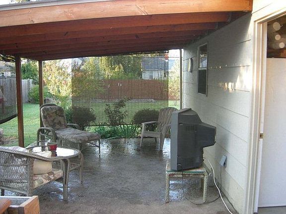 3rd image of 403 E 24th St