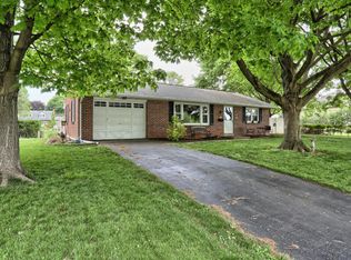 6251 Sundra Dr, East Petersburg, PA 17520