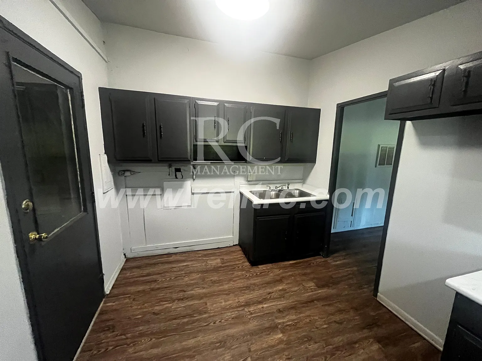 3 bed, 1100 sqft, $850 — Photo 3