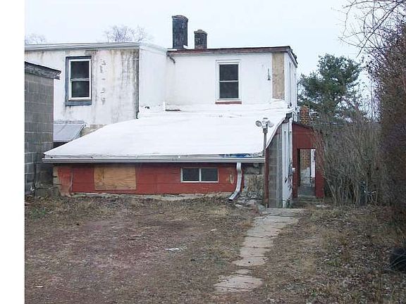 4th image of 43 Wood St