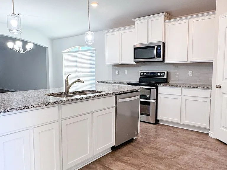 6233 Lavaca Dr — Photo 6