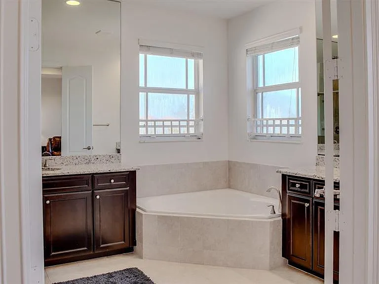 9911 S Miralago Way — Photo 11