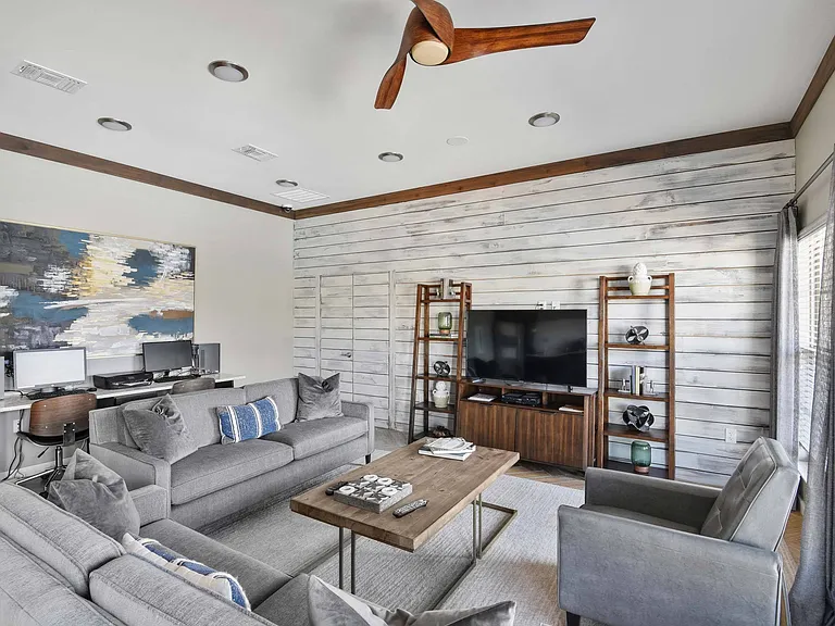 Icon Apartments — Photo 15