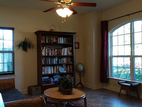 4th image of 704 Deer Fern Ave