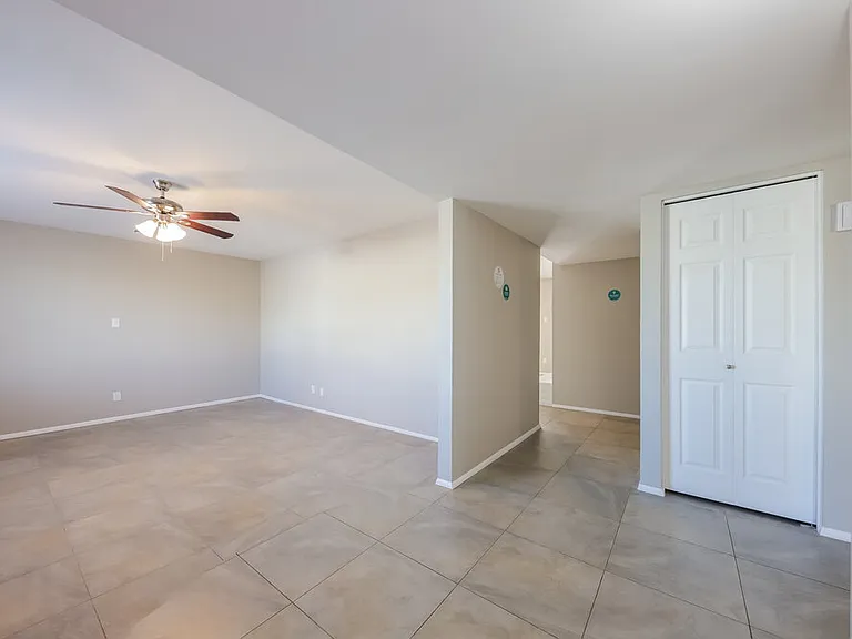 14009 N 42nd Dr — Photo 3