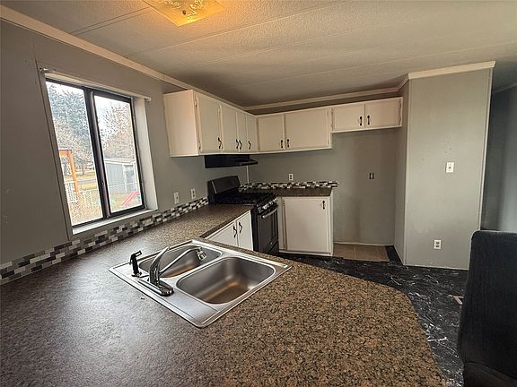 4th image of 2873 Village Rd