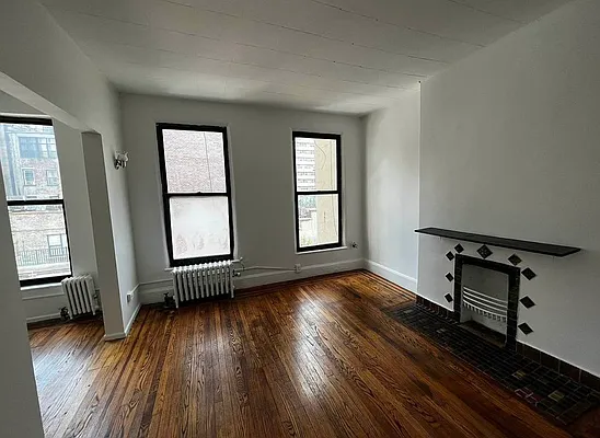 Rented by Salon Realty Corp | media 2