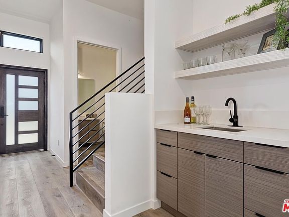 5th image of 3832 Bentley Ave #4