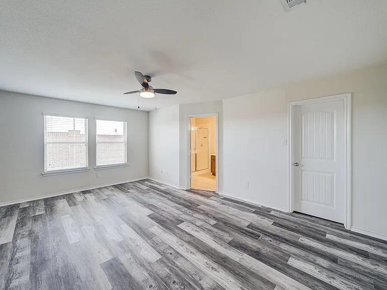 1110 Mercury Dr — Photo 18